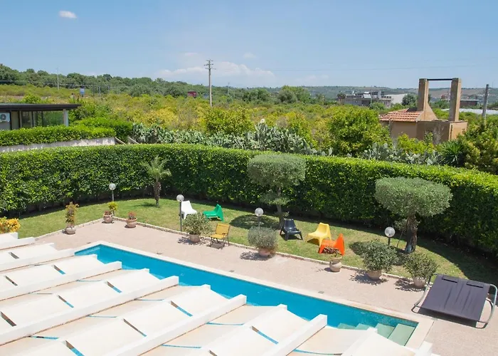 לינה וארוחת בוקר Vittoria House 3*