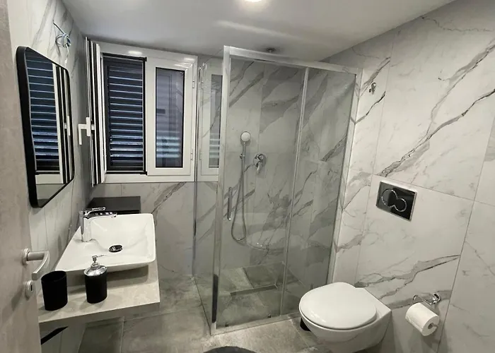 לינה וארוחת בוקר Vittoria House קרלנטיני